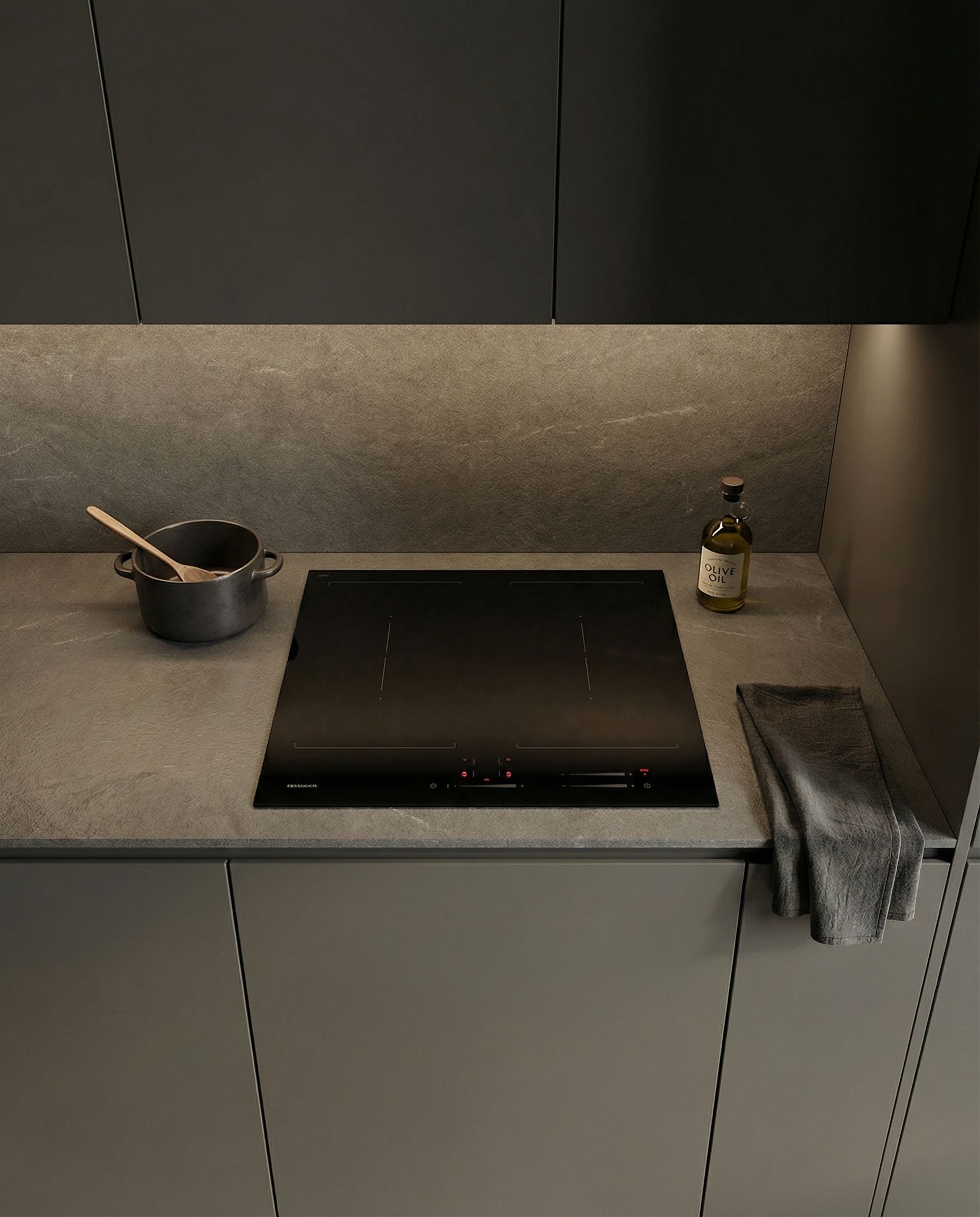 Flächenbündiges Siemens Induktionskochfeld und Keramik-Arbeitsplatte in der Küche Lorch.